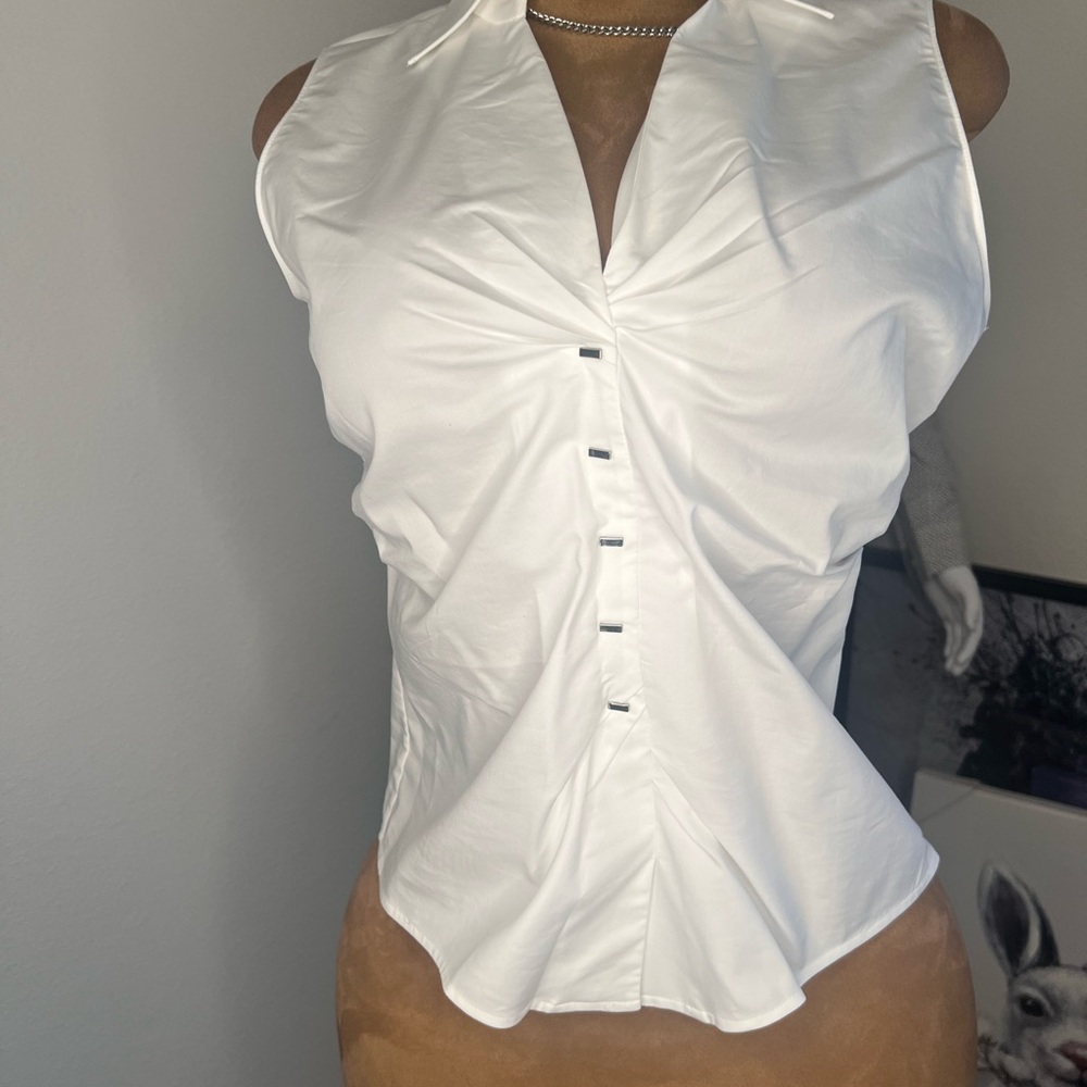 Elie Tahari White Sleeveless Blouse with Ruched Mandarin Collar